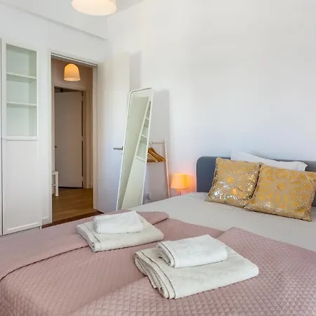 Getaway W/ Big Balcony By Lovelystay * Distrito de Faro
