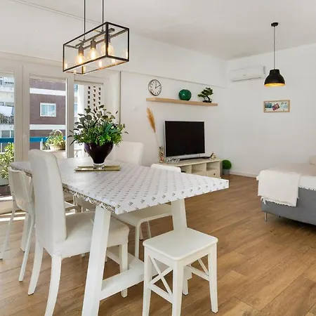 Getaway W/ Big Balcony By Lovelystay *