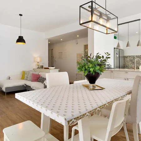 Getaway W/ Big Balcony By Lovelystay *