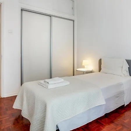 Appartement Getaway W/ Big Balcony By Lovelystay *